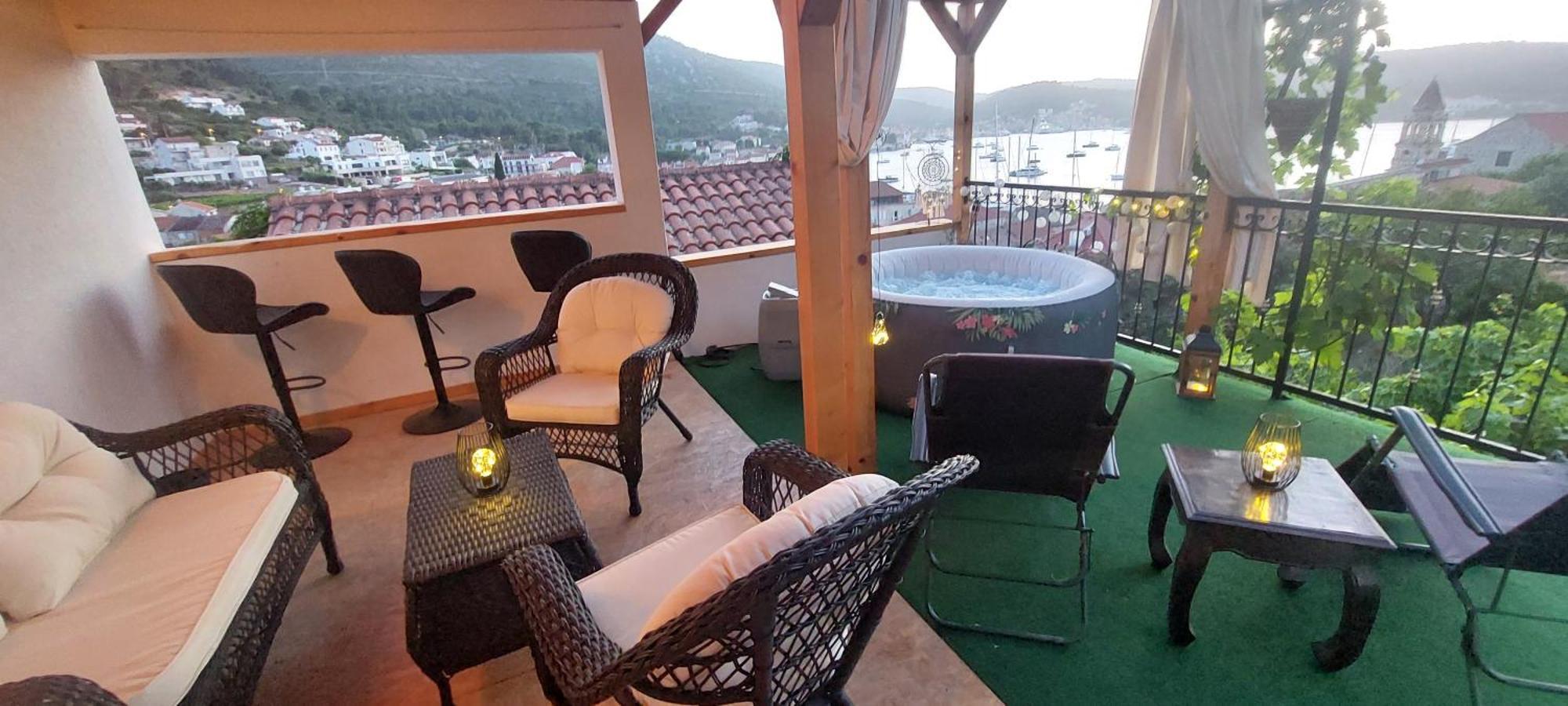 Panoramic View With Jacuzzi Vis